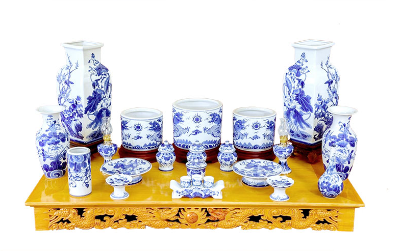 Bộ đồ thờ men lam
